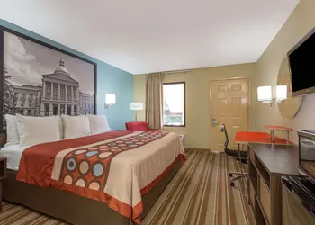 Super 8 by Wyndham Forest Park hotel thumbnail 6