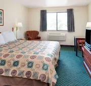 Super 8 by Wyndham Omaha Eppley Airport/Carter Lake hotel detail image 3