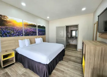 Days Inn by Wyndham Kenedy/Karnes City hotel thumbnail 8
