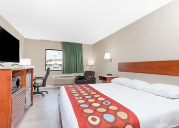 Super 8 by Wyndham Owensboro hotel thumbnail 4