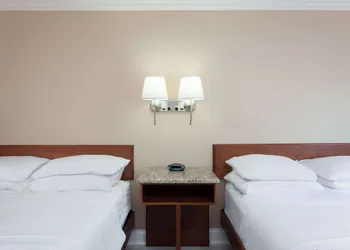 Super 8 by Wyndham Owensboro hotel thumbnail 5