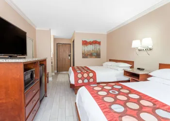 Super 8 by Wyndham Owensboro hotel thumbnail 6