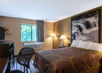 Super 8 by Wyndham Elkins hotel thumbnail 3