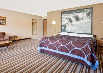Super 8 by Wyndham Elkins hotel thumbnail 6