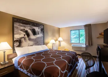 Super 8 by Wyndham Elkins hotel thumbnail 7