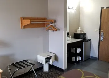 Super 8 by Wyndham Fort Collins hotel thumbnail 6