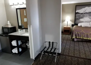 Super 8 by Wyndham Fort Collins hotel thumbnail 7