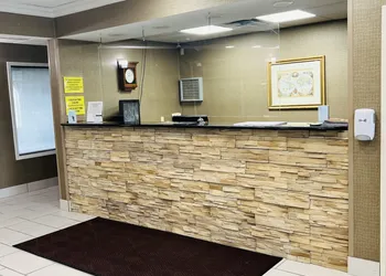 Super 8 by Wyndham South Bend hotel thumbnail 3