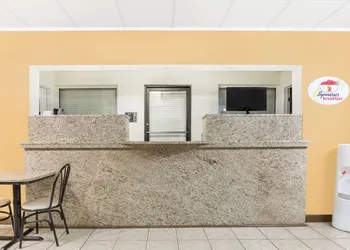 Super 8 by Wyndham Santee hotel thumbnail 2