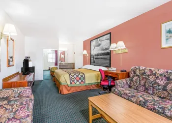 Super 8 by Wyndham Santee hotel thumbnail 4
