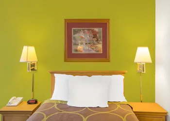 Super 8 by Wyndham Blytheville hotel thumbnail 4