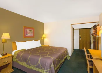 Super 8 by Wyndham Blytheville hotel thumbnail 5