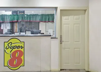 Super 8 by Wyndham Suwanee hotel thumbnail 2