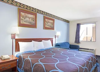 Super 8 by Wyndham Suwanee hotel thumbnail 5