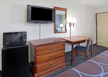 Super 8 by Wyndham Suwanee hotel thumbnail 6