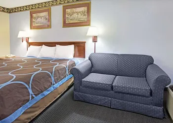 Super 8 by Wyndham Suwanee hotel thumbnail 7