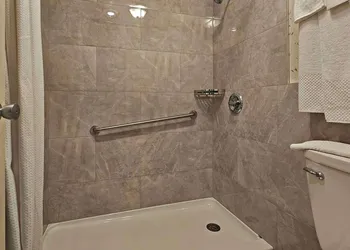 Quality Inn Ennis hotel thumbnail 8
