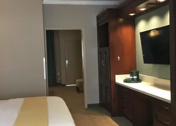 MainStay Suites John Wayne Airport by Choice Hotels hotel thumbnail 8