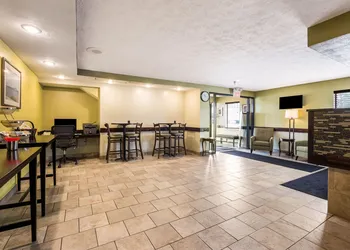 Quality Inn Traverse City hotel thumbnail 2