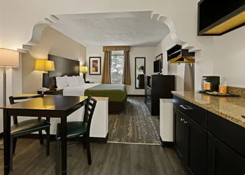 Quality Inn Traverse City hotel thumbnail 7