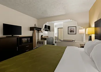 Quality Inn Traverse City hotel thumbnail 8