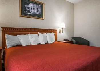 Econo Lodge Glens Falls / Lake George hotel thumbnail 4