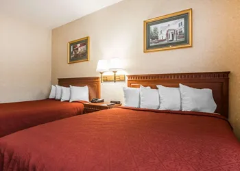 Econo Lodge Glens Falls / Lake George hotel thumbnail 6