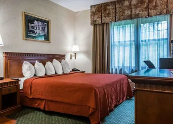 Econo Lodge Glens Falls / Lake George hotel thumbnail 7