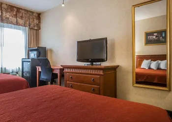 Econo Lodge Glens Falls / Lake George hotel thumbnail 8