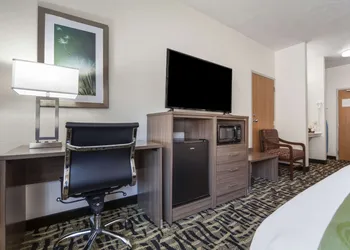 Quality Inn & Suites Omaha Chalco hotel thumbnail 7