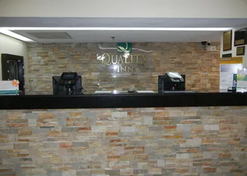 Quality Inn Holland - Toledo hotel thumbnail 3