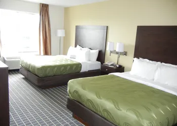 Quality Inn Holland - Toledo hotel thumbnail 5