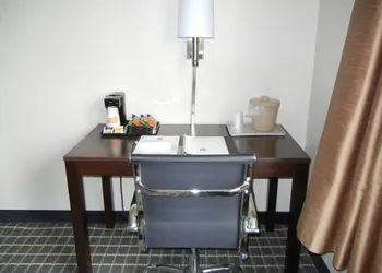 Quality Inn Holland - Toledo hotel thumbnail 6