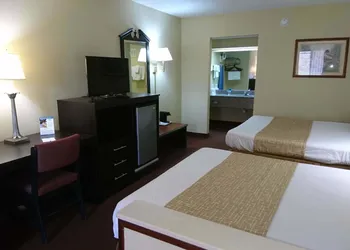 Travelodge by Wyndham Knoxville East hotel thumbnail 2