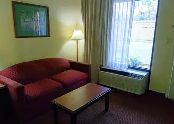 Travelodge by Wyndham Knoxville East hotel thumbnail 3