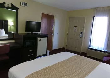 Travelodge by Wyndham Knoxville East hotel thumbnail 7