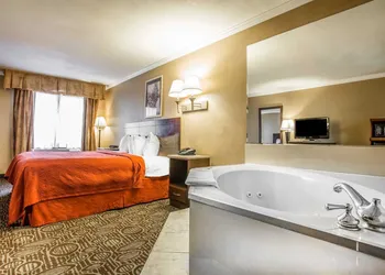 Quality Inn & Suites Ft. Jackson Maingate hotel thumbnail 3