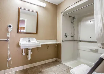 Quality Inn & Suites Ft. Jackson Maingate hotel thumbnail 4