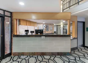 Quality Inn & Suites Mayo Clinic Area hotel thumbnail 2