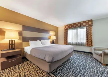 Quality Inn & Suites Mayo Clinic Area hotel thumbnail 8