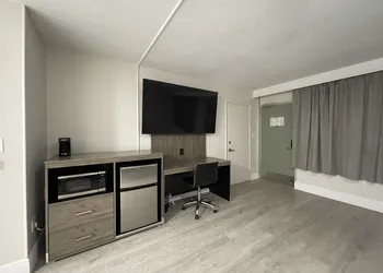 Quality Inn & Suites Airport/Cruise Port Hollywood hotel thumbnail 6