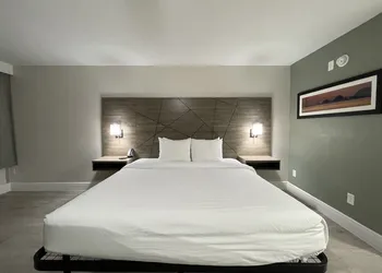 Quality Inn & Suites Airport/Cruise Port Hollywood hotel thumbnail 7