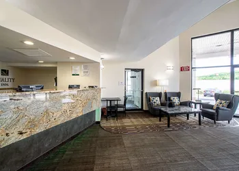 Quality Inn Near Six Flags St. Louis hotel thumbnail 3