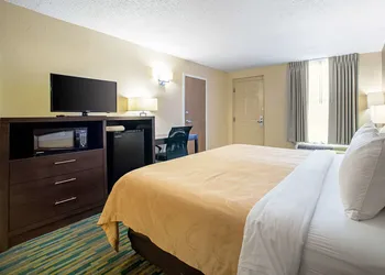 Quality Inn Near Six Flags St. Louis hotel thumbnail 8