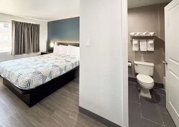 Studio 6 Irving, TX – DFW North hotel thumbnail 5
