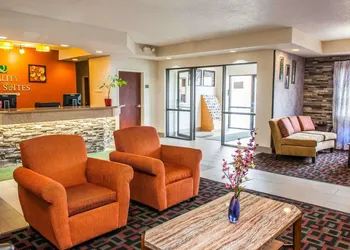 Quality Inn & Suites South Bend Airport hotel thumbnail 8