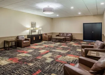 Ramada by Wyndham Grand Forks hotel thumbnail 2