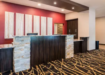 Ramada by Wyndham Grand Forks hotel thumbnail 3