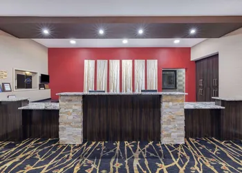Ramada by Wyndham Grand Forks hotel thumbnail 4