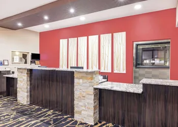 Ramada by Wyndham Grand Forks hotel thumbnail 5